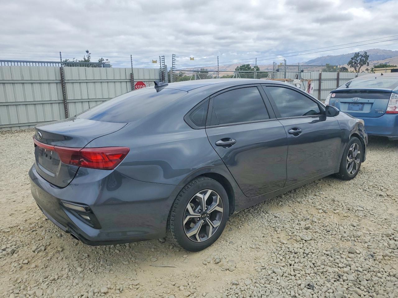 2021 Kia Forte Lxs - zdjęcie 3