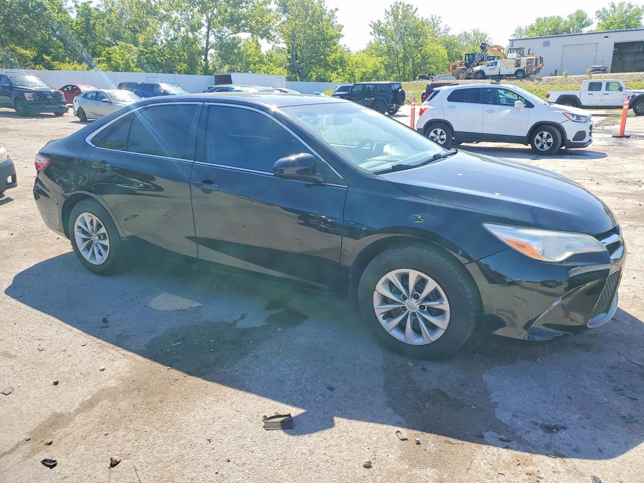 2016 Toyota Camry Le - zdjęcie 4