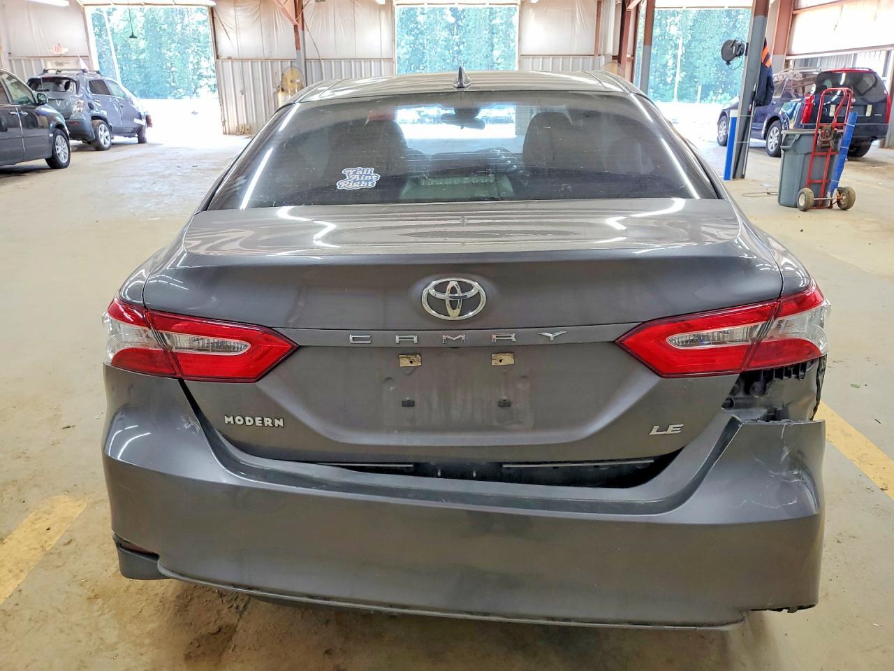 2020 Toyota Camry Le - zdjęcie 6