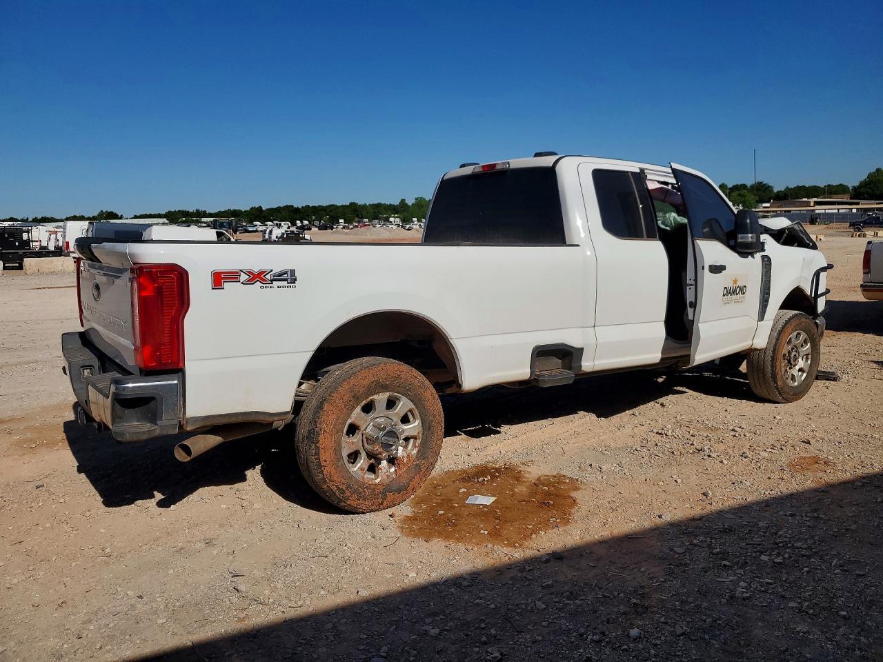 2024 Ford F250 Super Duty - zdjęcie 3
