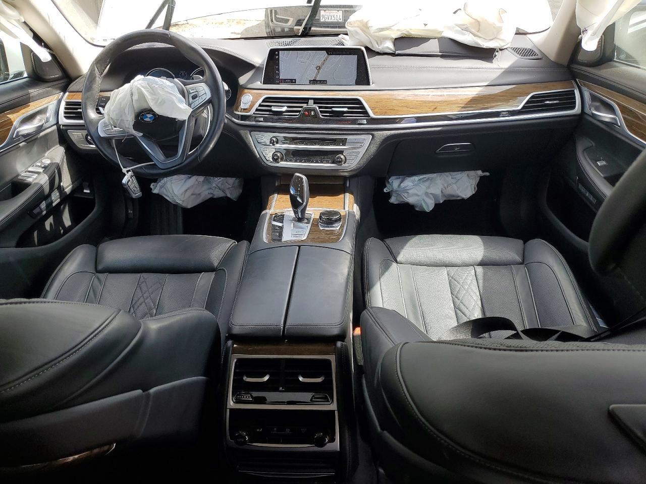 2018 BMW 750 I - zdjęcie 8
