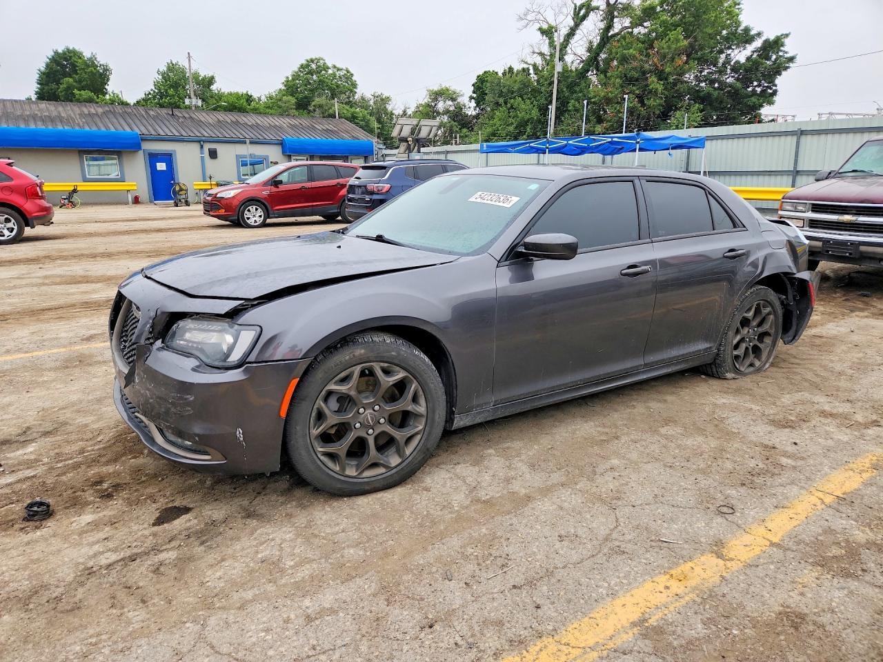 2016 Chrysler 300 S - zdjęcie główne