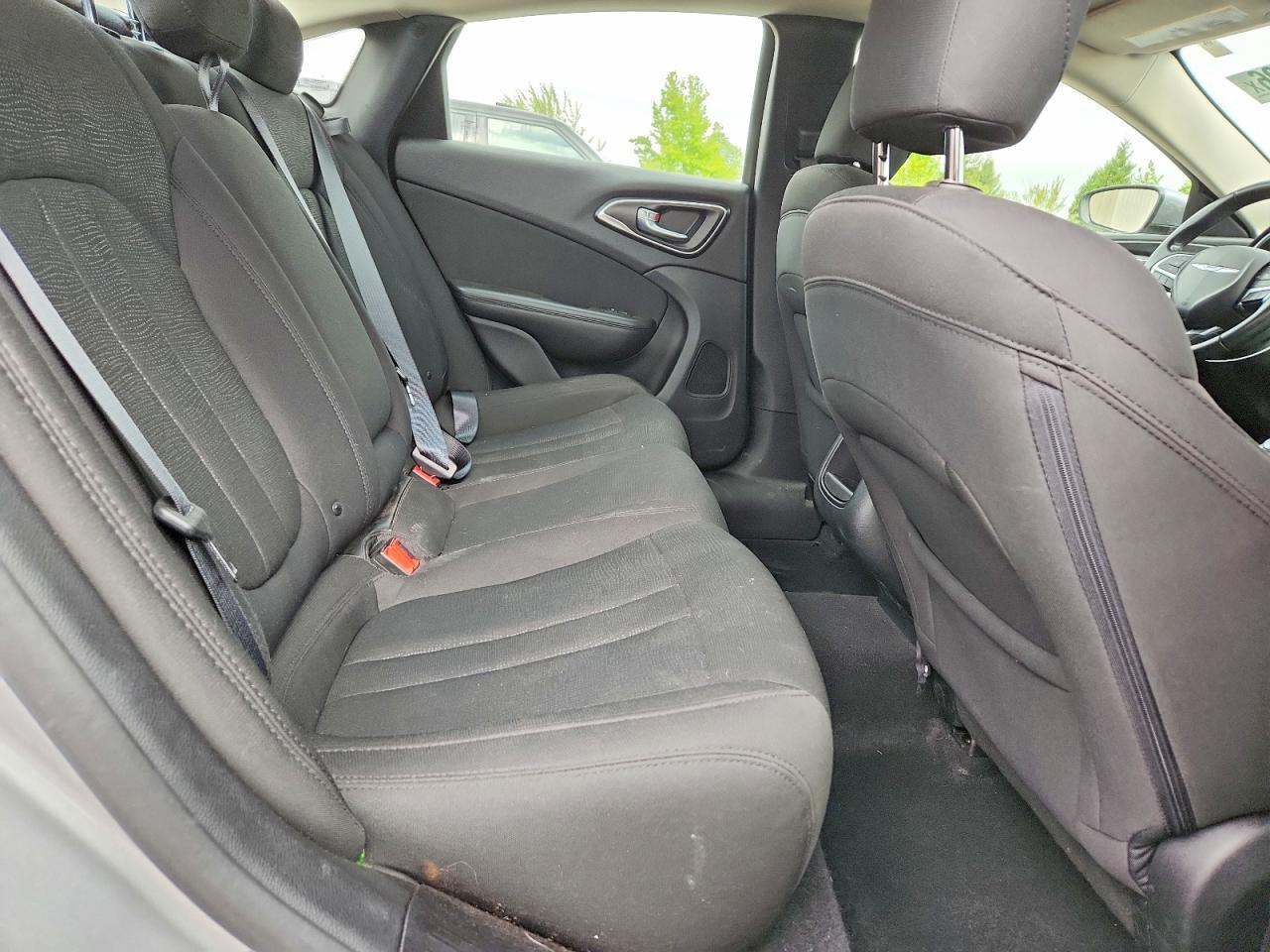 2016 Chrysler 200 Lx - zdjęcie 10