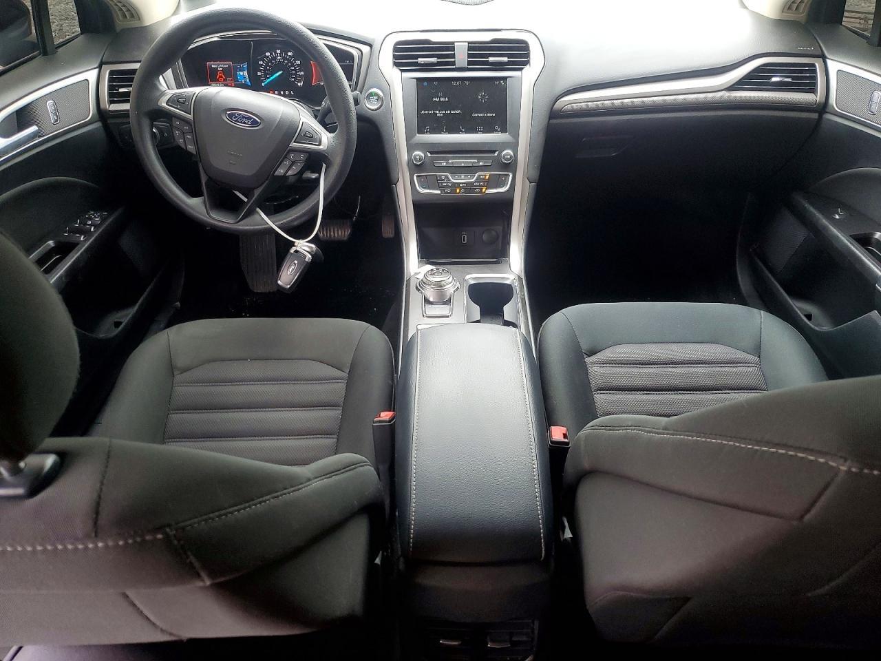 2017 Ford Fusion - zdjęcie 8