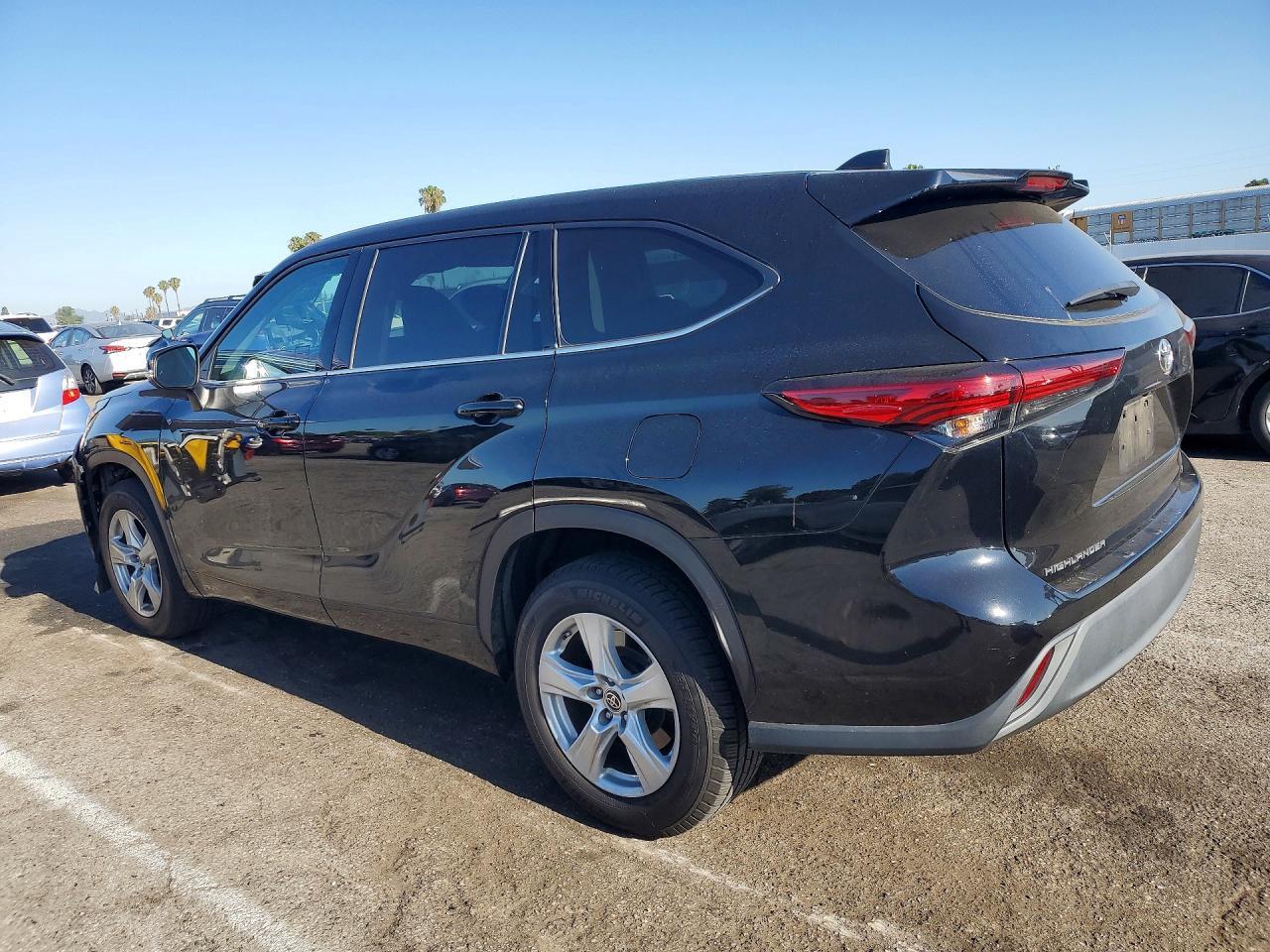 2021 Toyota Highlander Le - zdjęcie 2