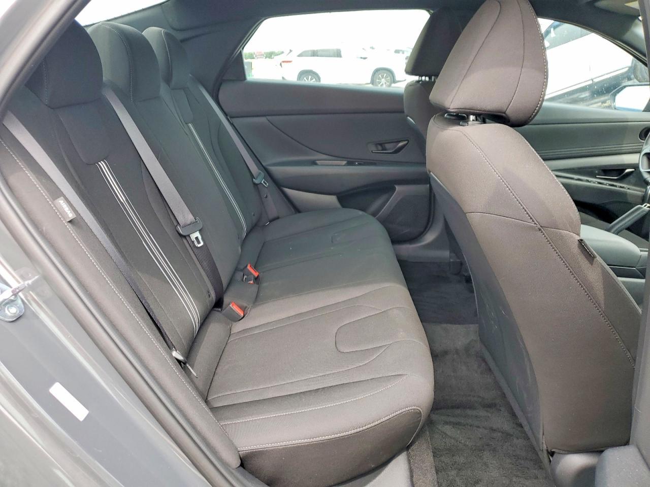 2025 Hyundai Elantra Sel Sport - zdjęcie 10