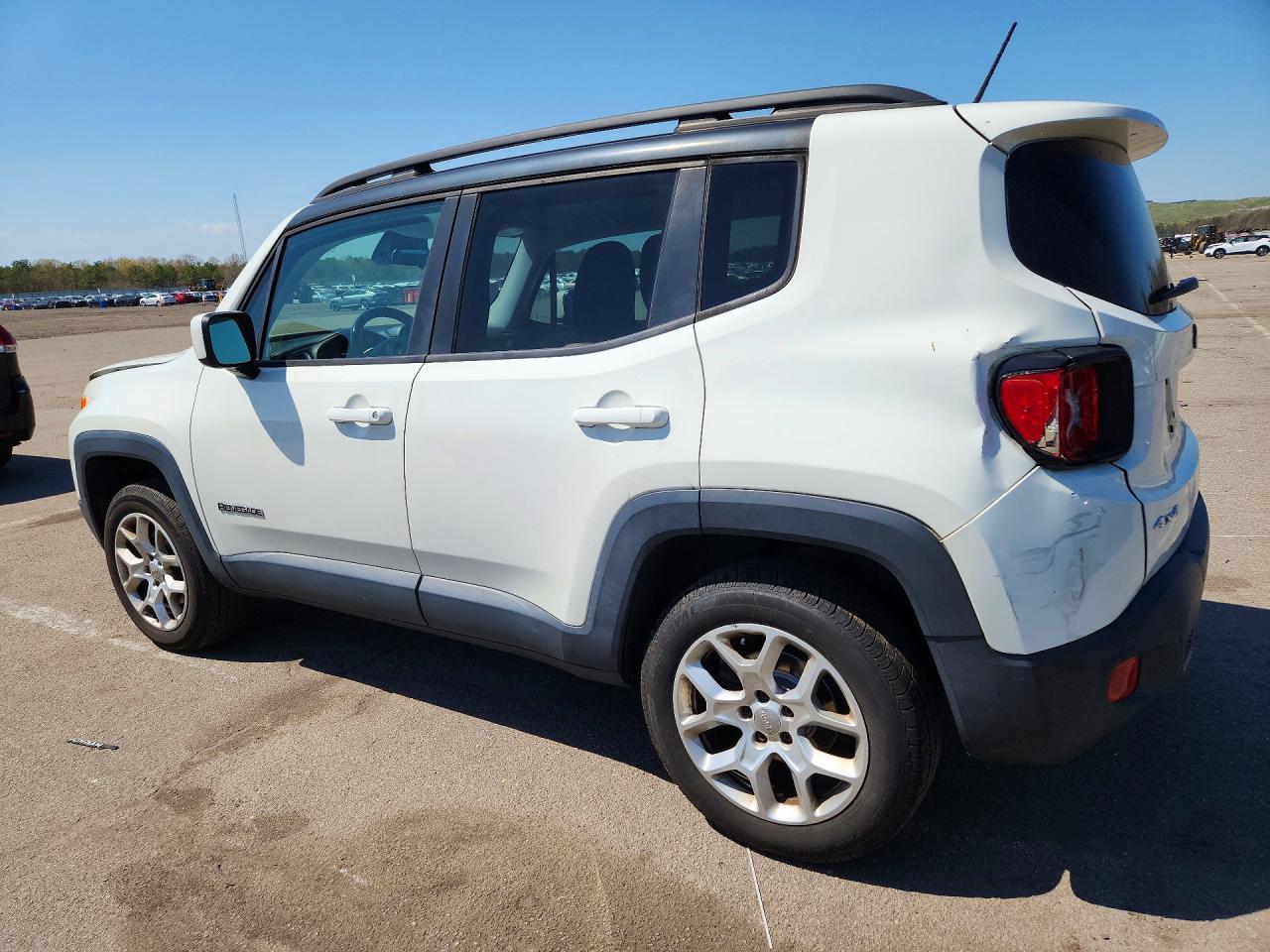 2015 Jeep Renegade Latitude - zdjęcie 2