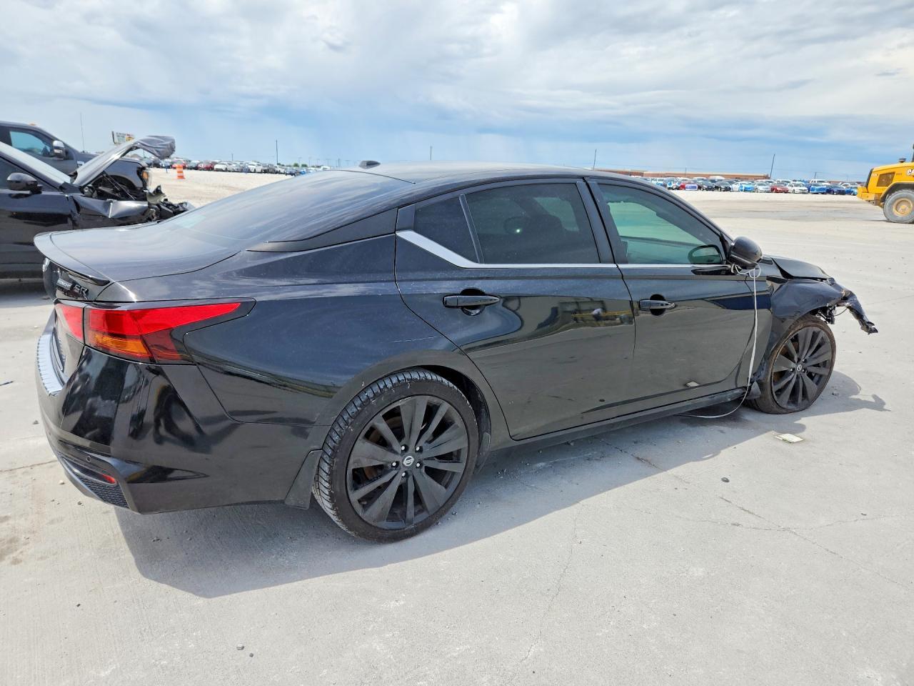 2022 Nissan Altima Sr - zdjęcie 3