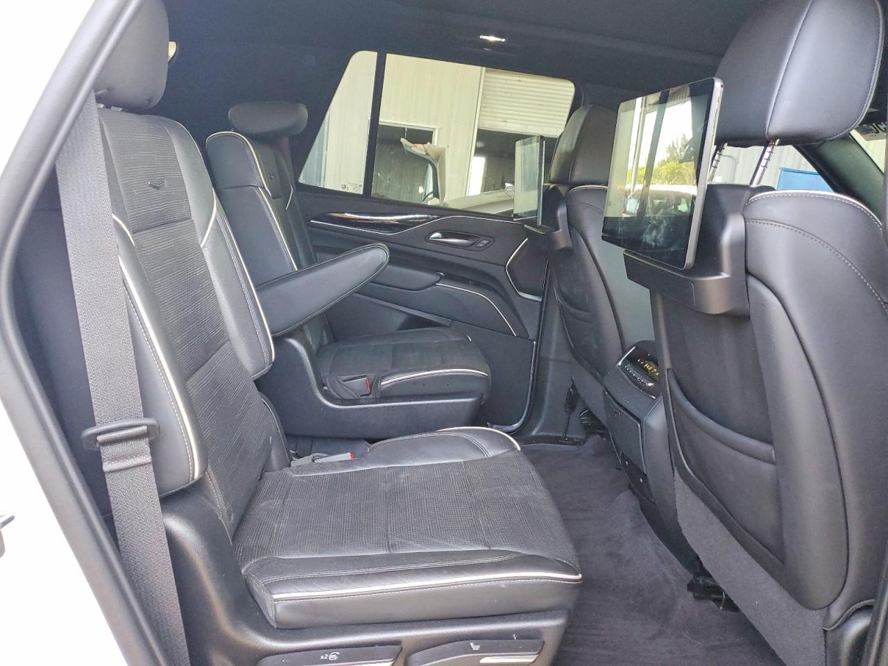 2022 Cadillac Escalade Sport - zdjęcie 11