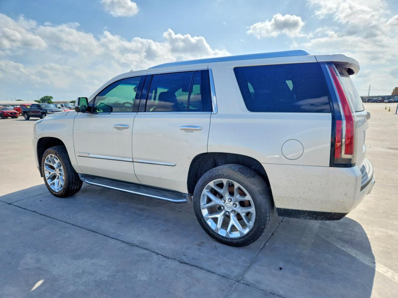 2015 Cadillac Escalade Luxury - zdjęcie 2