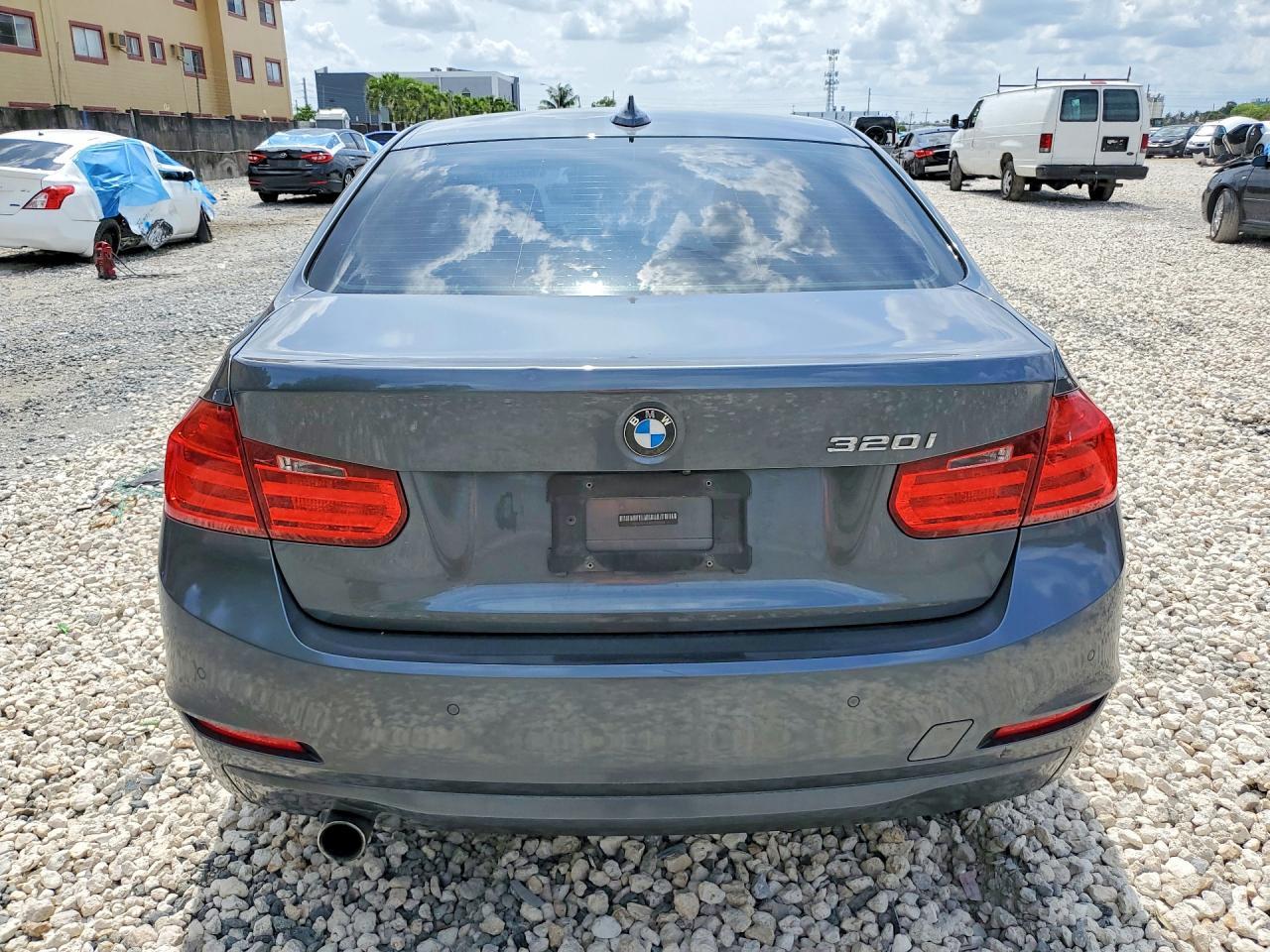 2015 BMW 320 I - zdjęcie 6