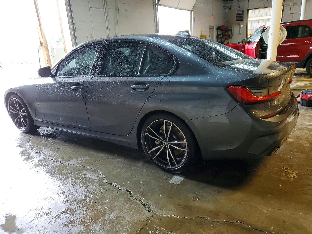 BMW Seria 3 - zdjęcie 2