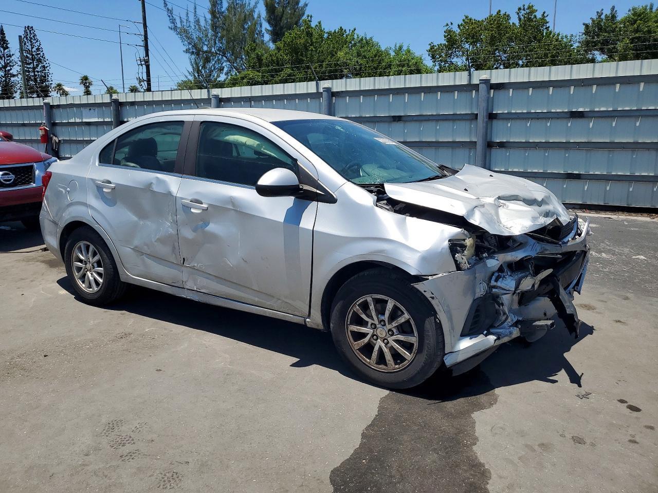 2017 Chevrolet Sonic Lt - zdjęcie 4