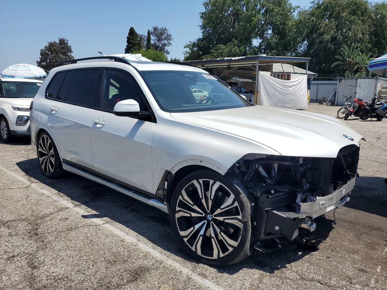 2025 BMW X7 xDrive40I - zdjęcie 4