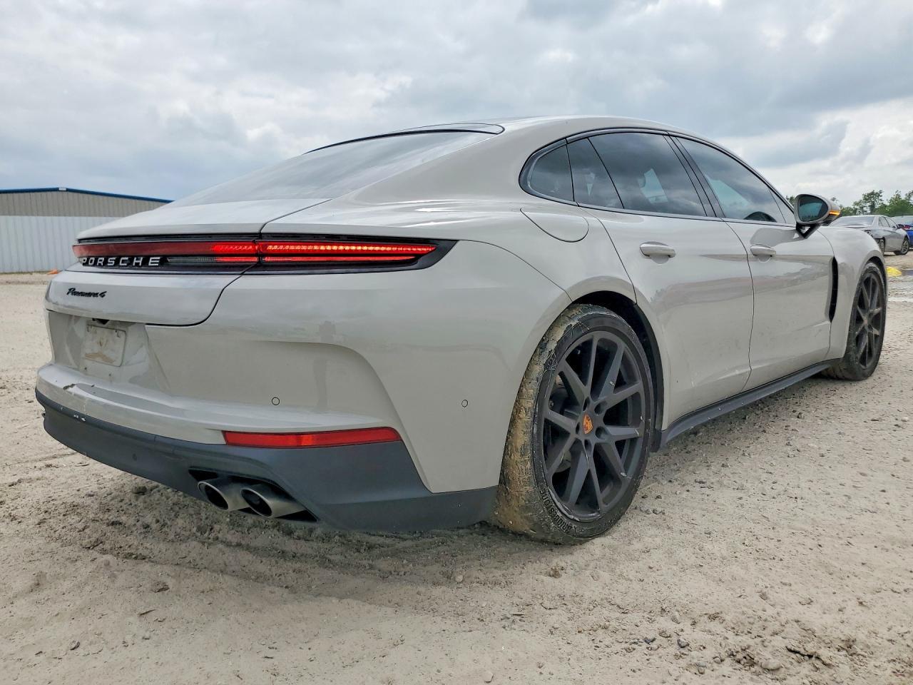 2025 Porsche Panamera 4 E-Hybrid - zdjęcie 3
