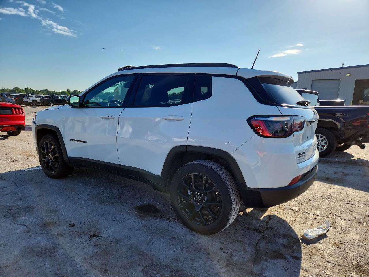 2025 Jeep Compass Latitude - zdjęcie 2