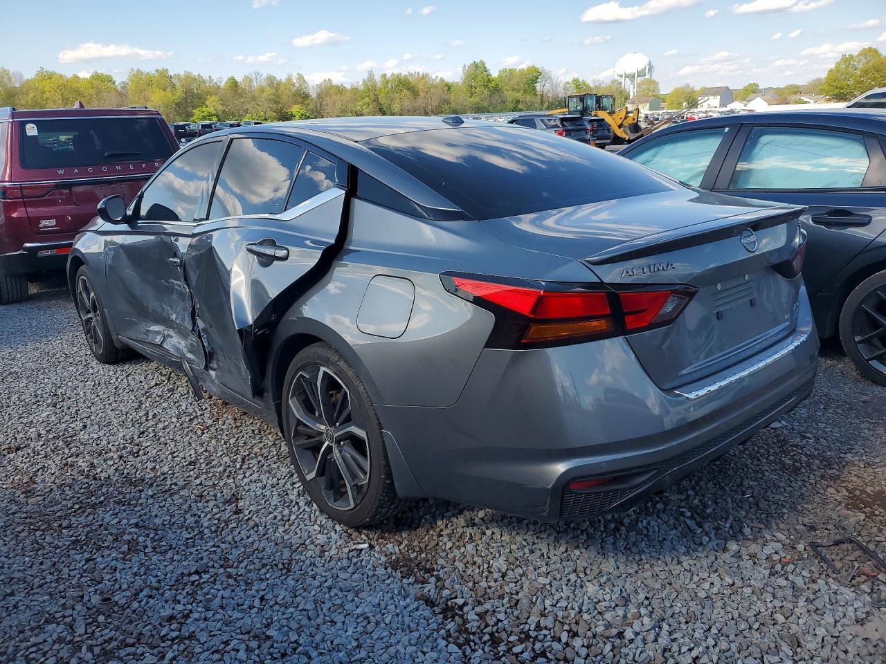2023 Nissan Altima Sr - zdjęcie 3