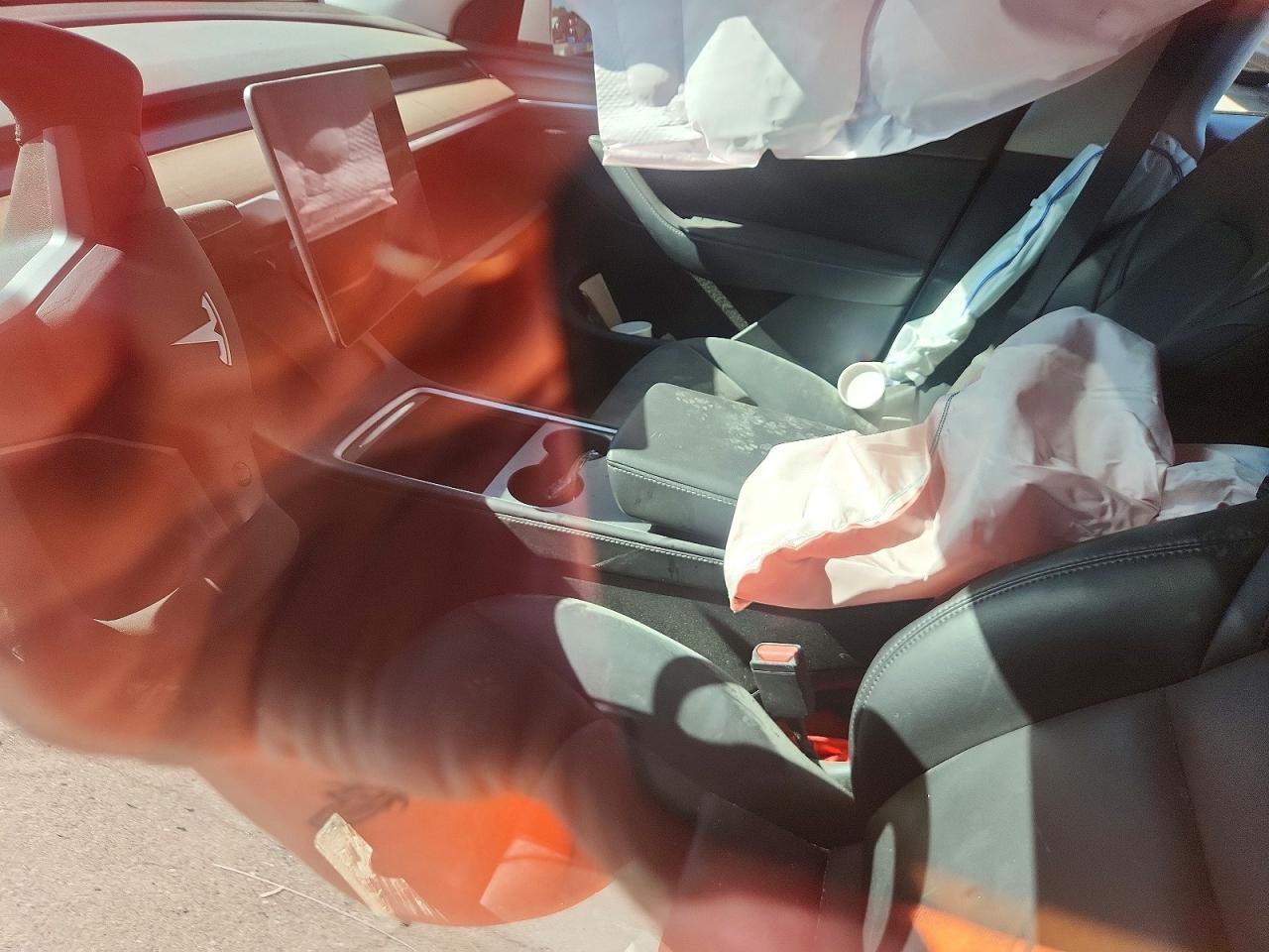 2024 Tesla Model Y - zdjęcie 9