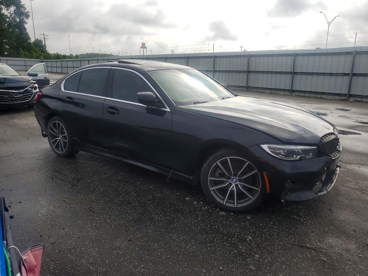 2019 BMW 330I - zdjęcie 4