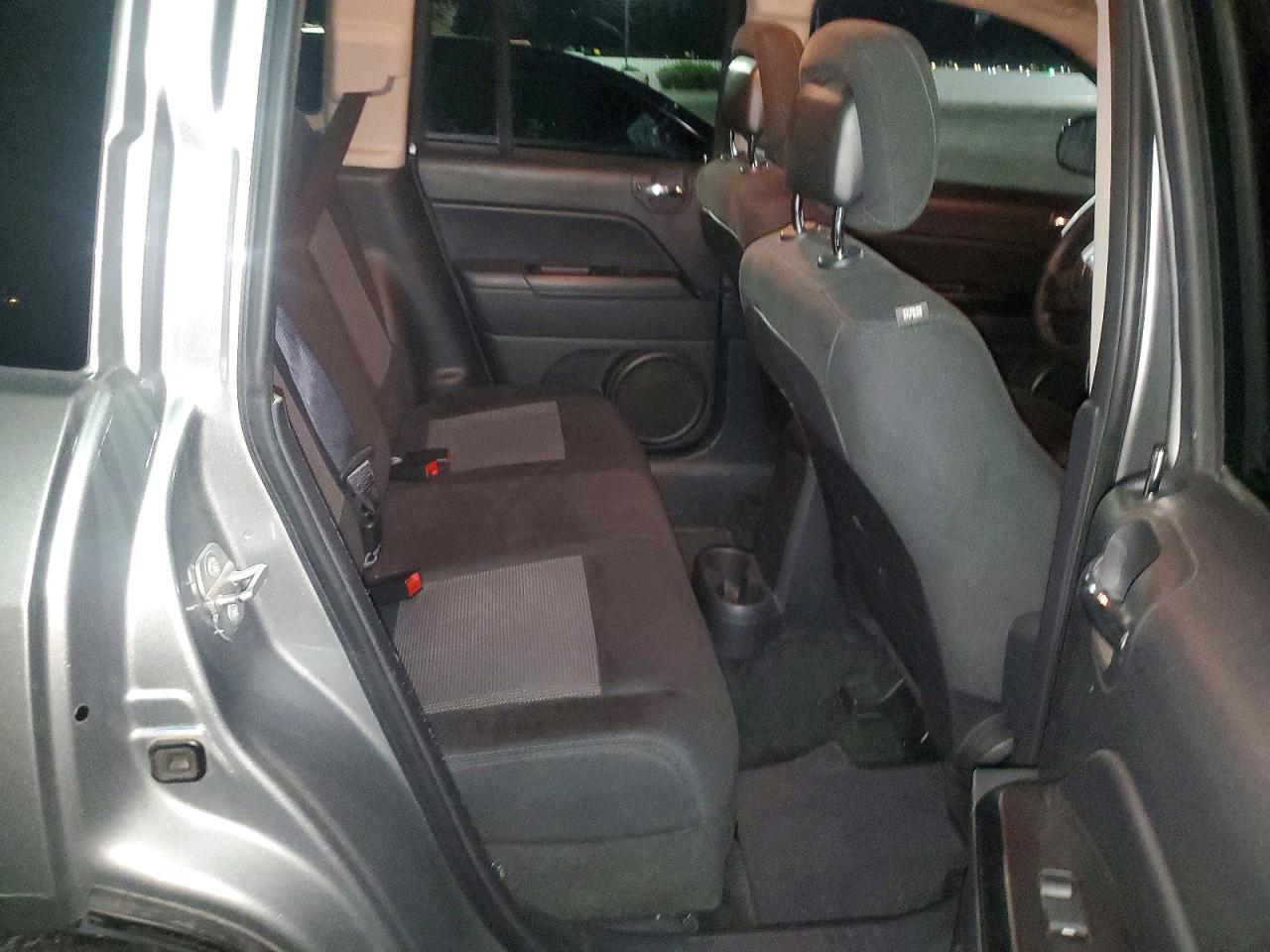 2014 Jeep Compass Sport - zdjęcie 11