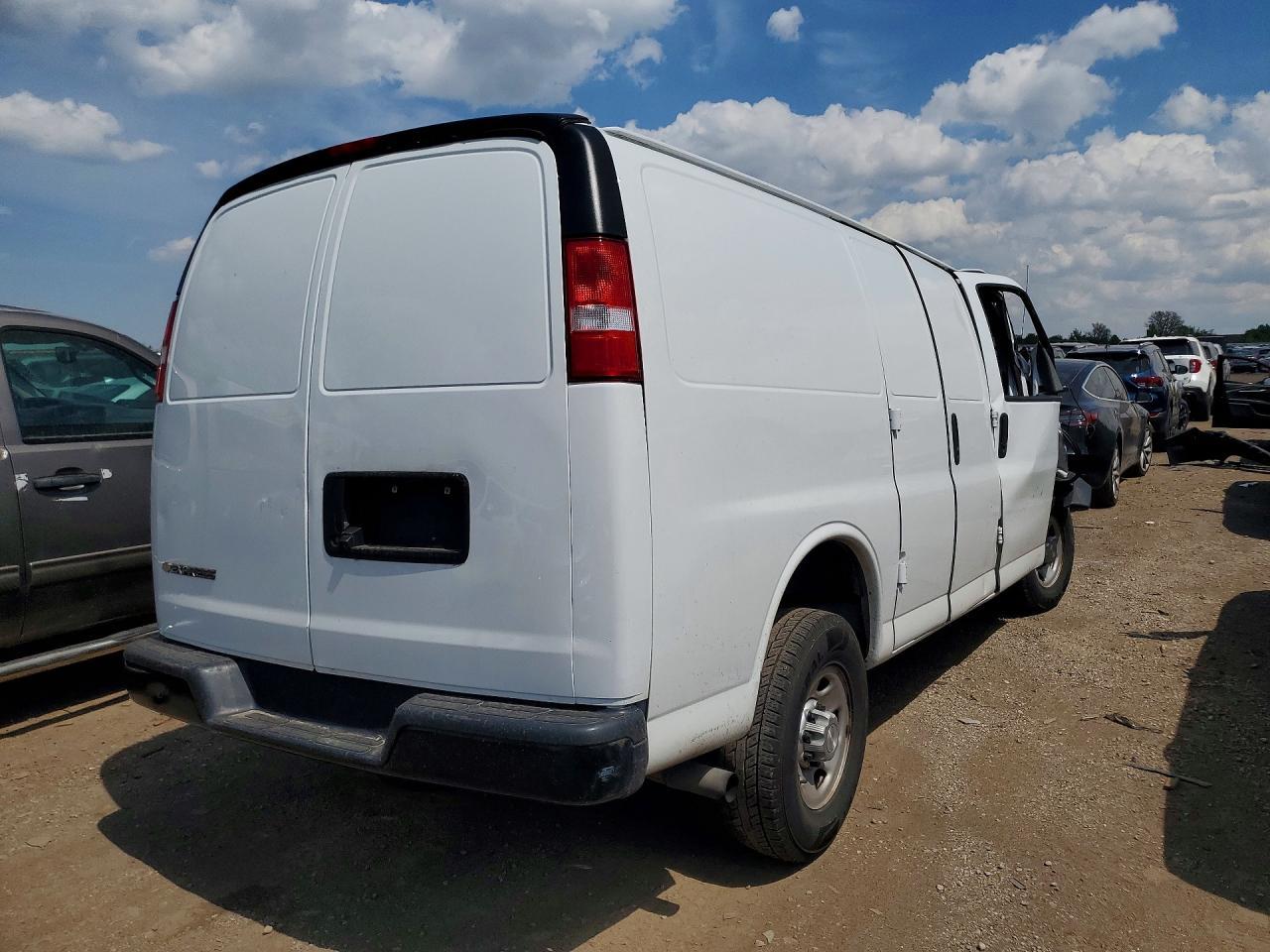 2021 Chevrolet Express G2500 - zdjęcie 3