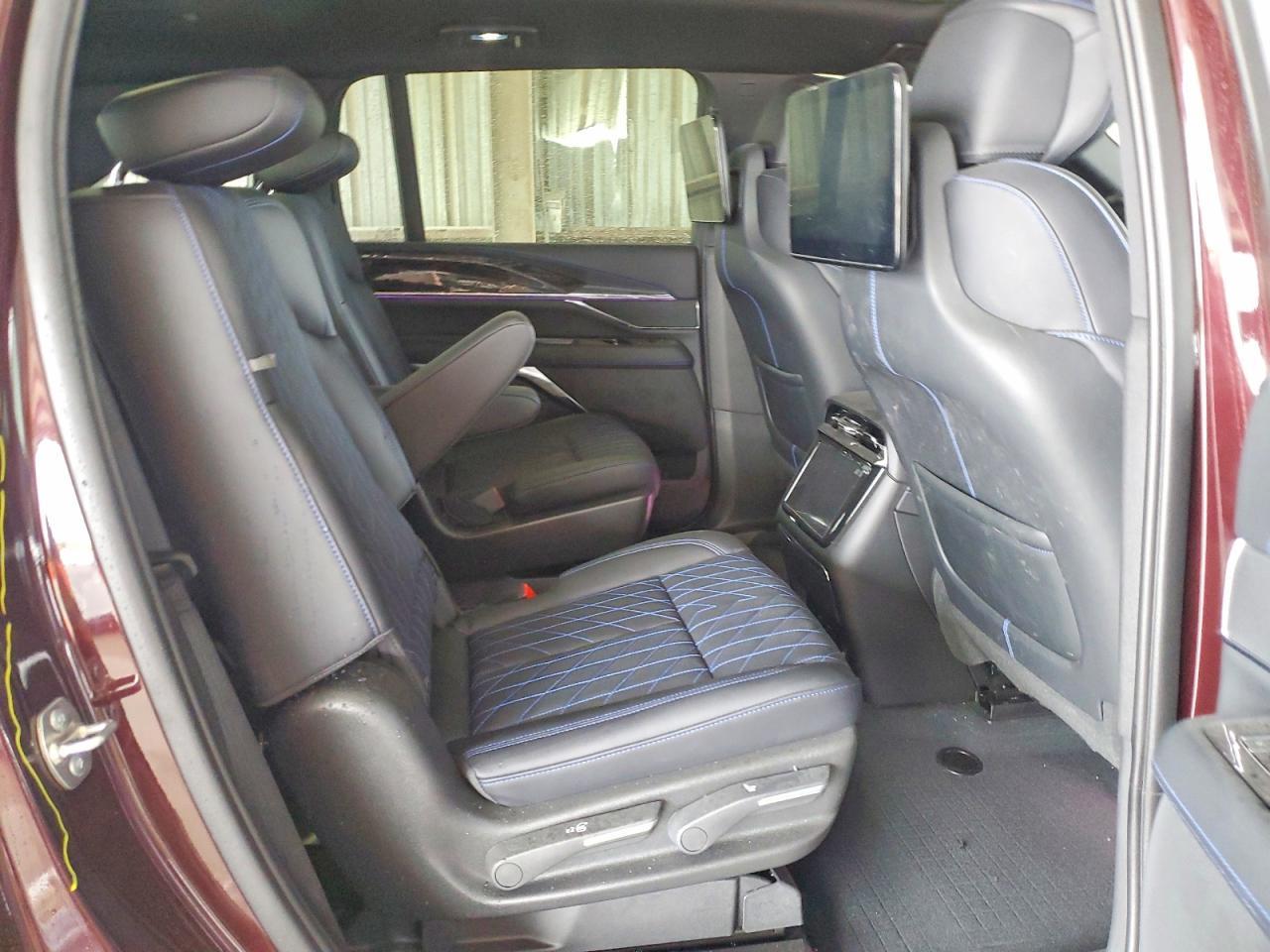 2026 Cadillac Escalade - zdjęcie 11