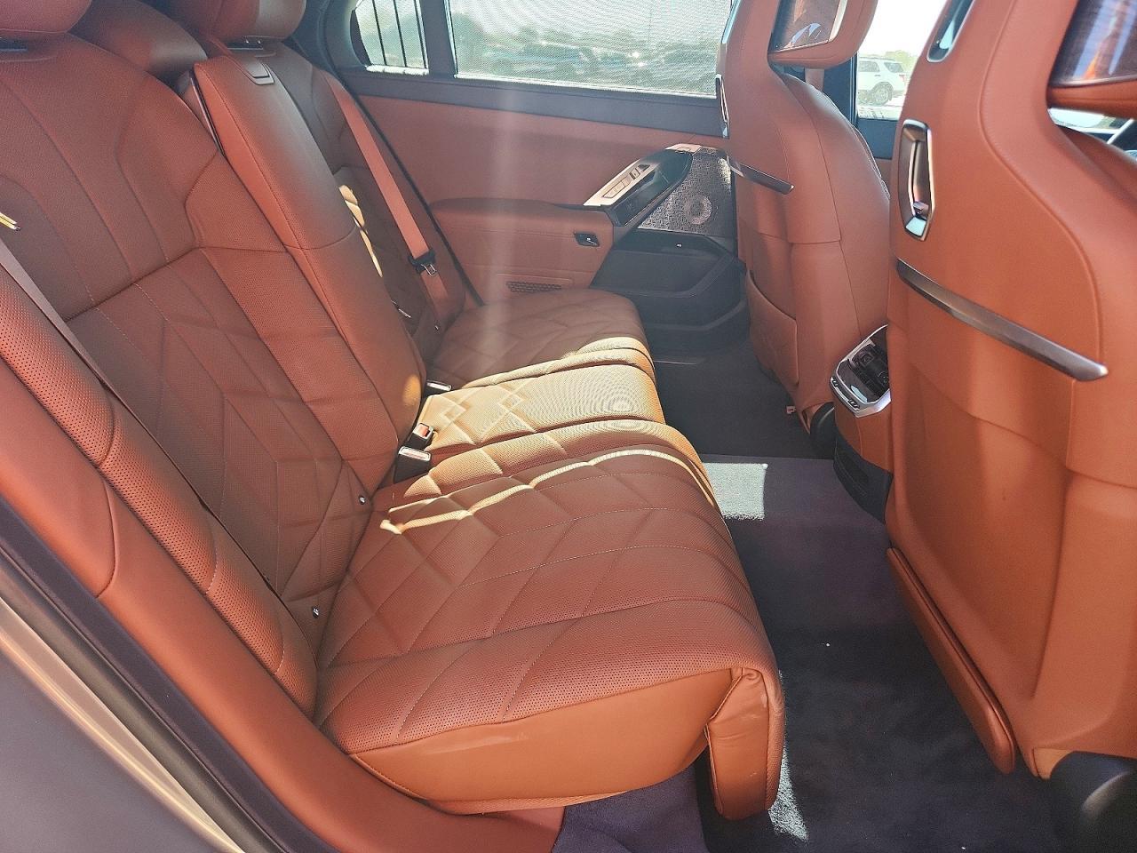2025 BMW 760 Xi - zdjęcie 10