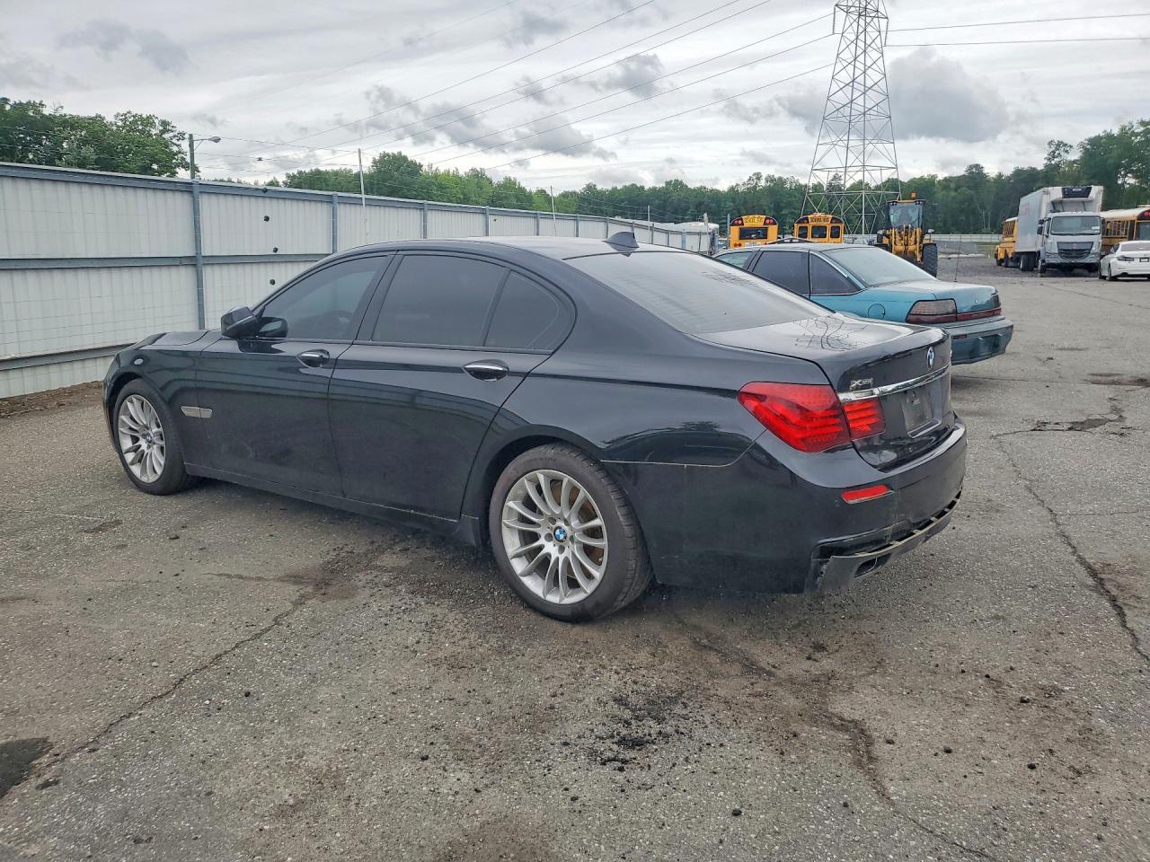 2014 BMW 750 Xi - zdjęcie 2