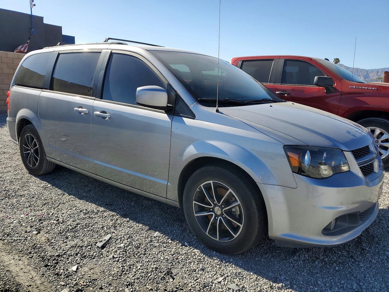 2018 Dodge Grand Caravan Gt - zdjęcie 4