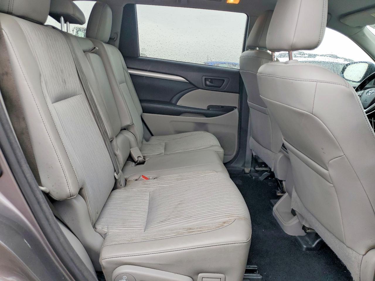2014 Toyota Highlander Le Plus - zdjęcie 11
