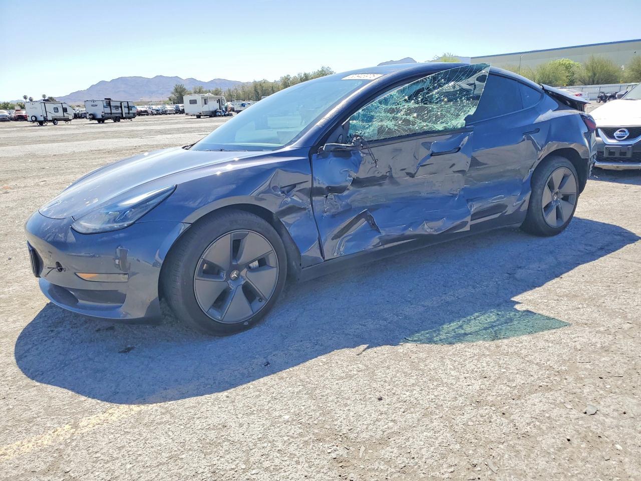 2023 Tesla Model 3 - zdjęcie główne