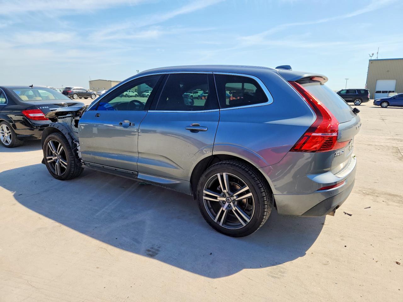 2020 Volvo Xc60 T5 Momentum - zdjęcie 2