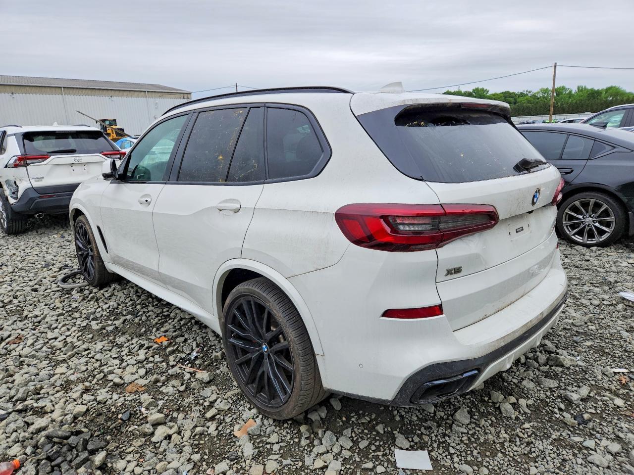 2021 BMW X5 M50I - zdjęcie 2