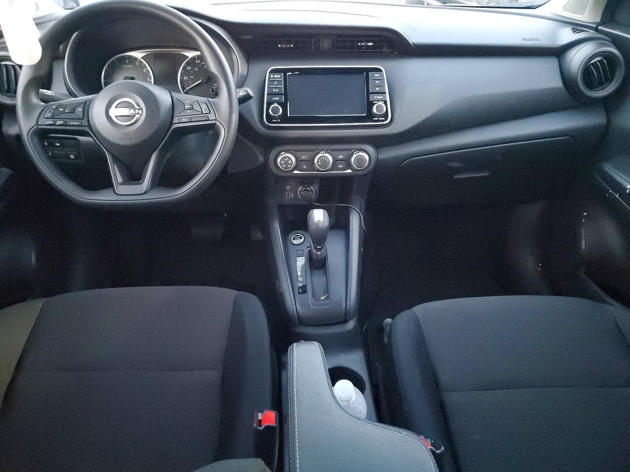 2025 Nissan Kicks Play S - zdjęcie 8