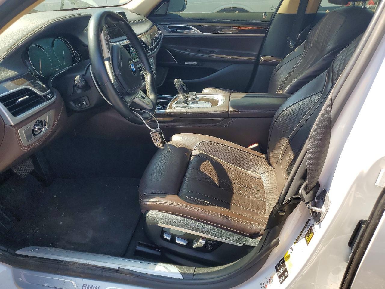 2016 BMW 750 Xi - zdjęcie 7