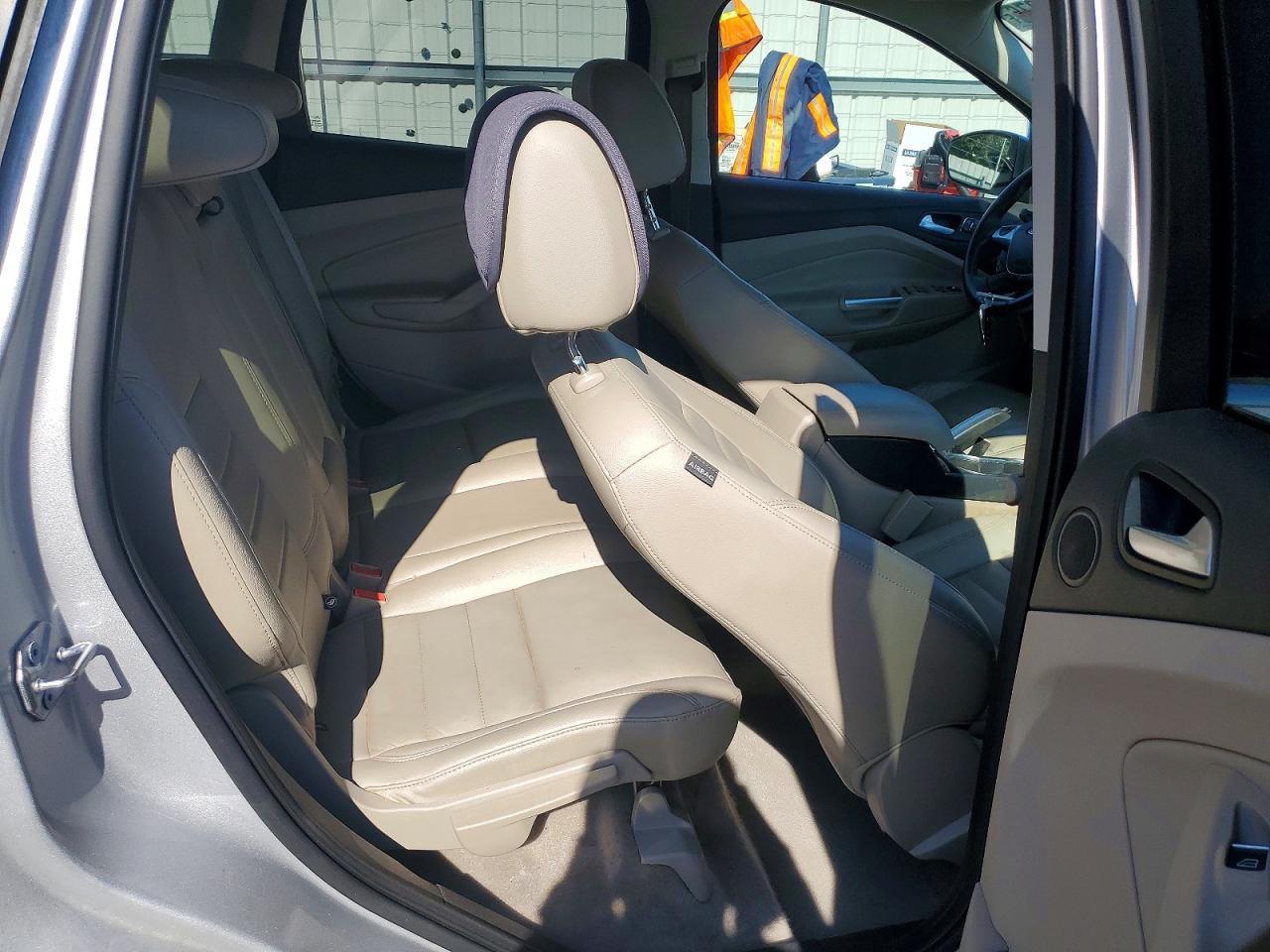 2015 Ford Escape Titanium - zdjęcie 11