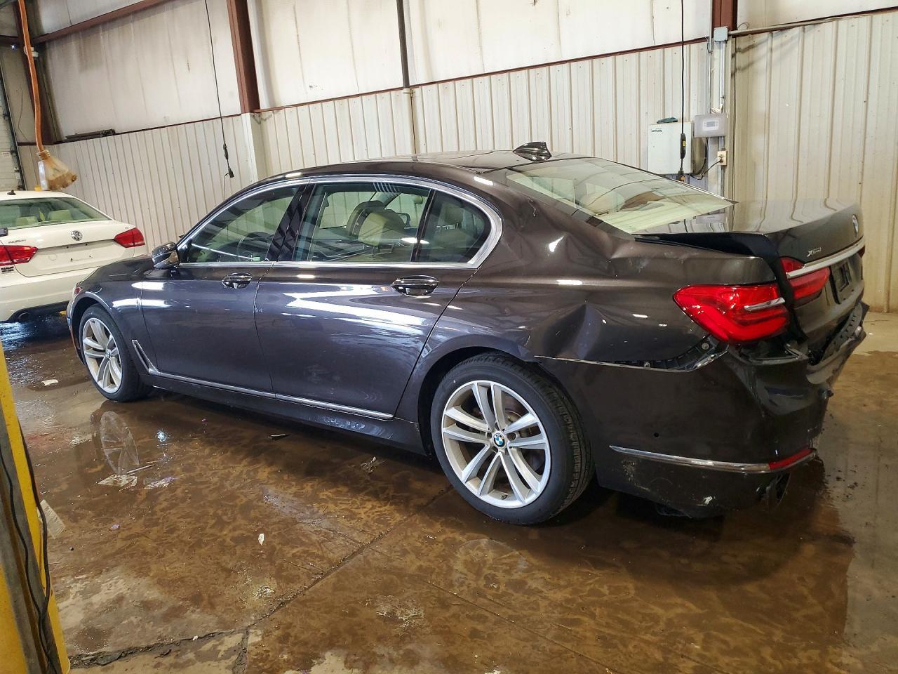 2016 BMW Seria 7 750i - zdjęcie 2