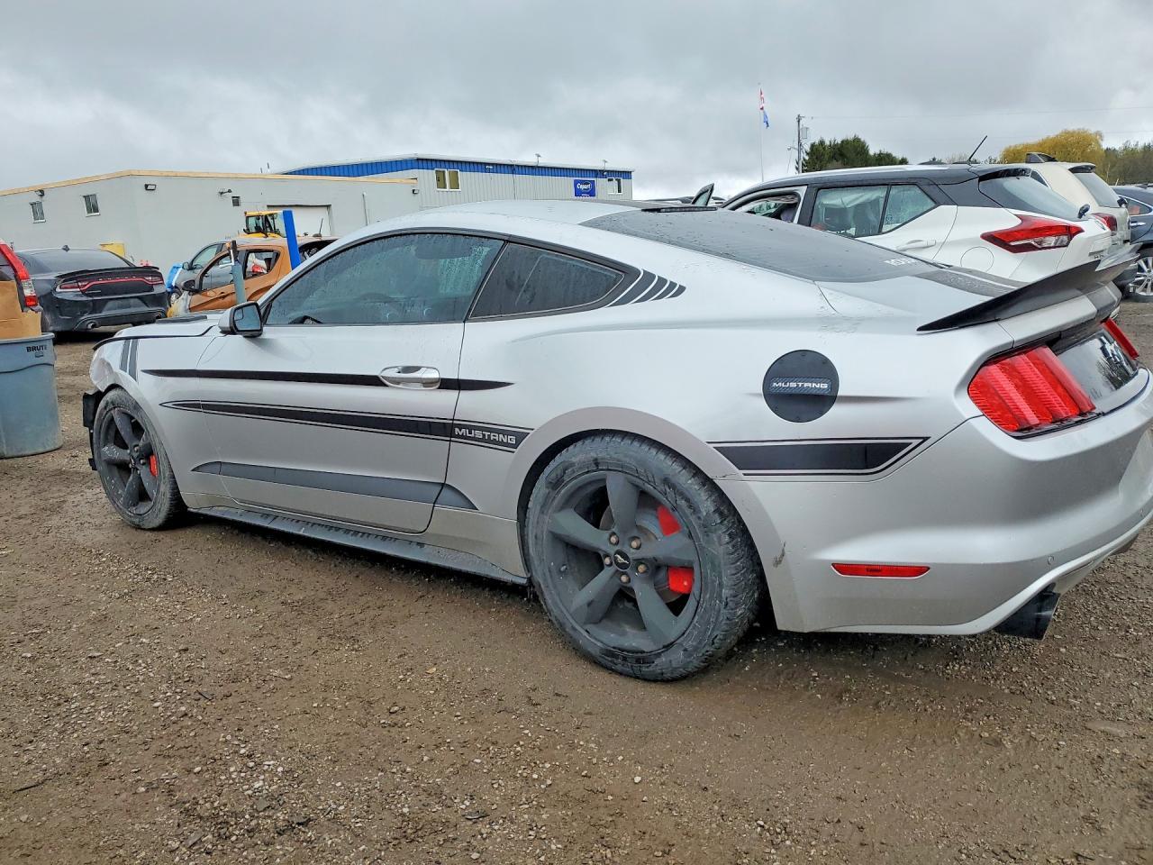 2016 Ford Mustang - zdjęcie 2