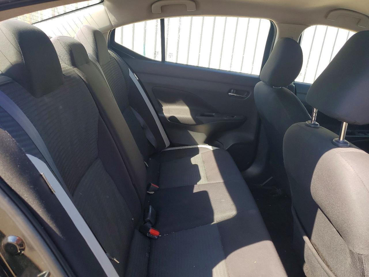 2021 Nissan Versa Sv - zdjęcie 10