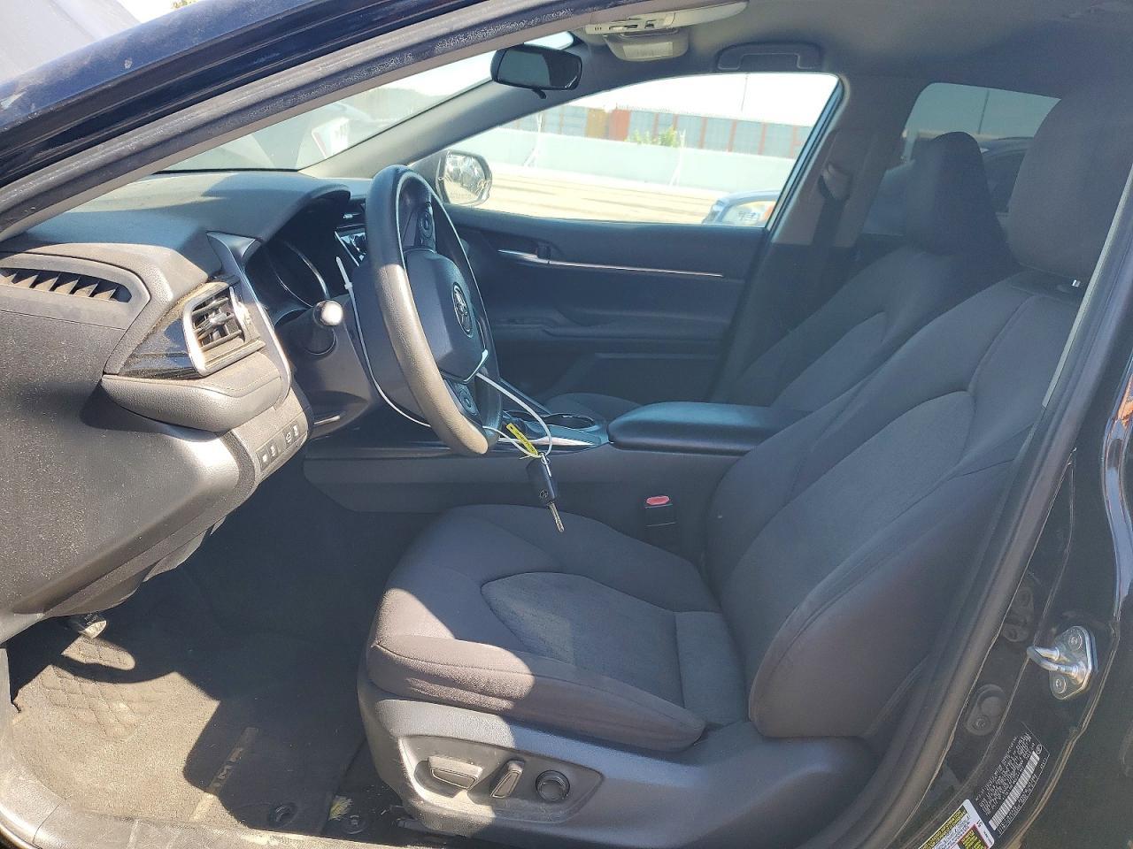 2019 Toyota Camry Le - zdjęcie 7