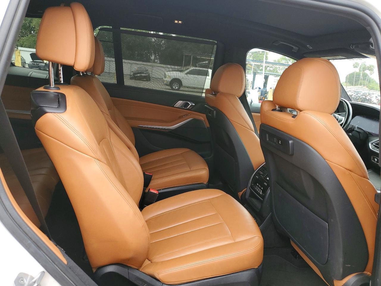 2022 BMW X7 xDrive40I - zdjęcie 11