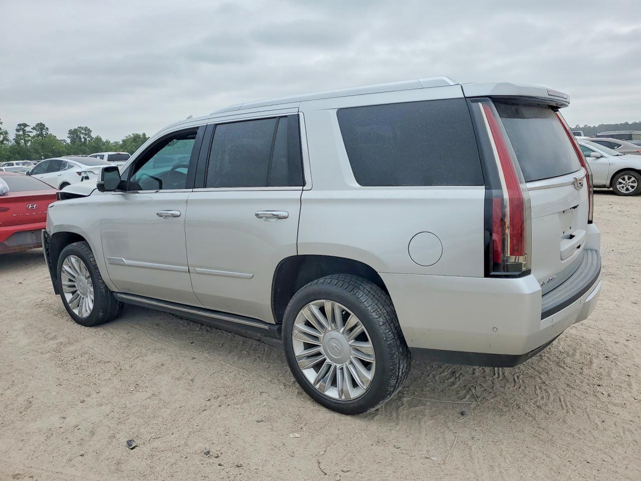 2020 Cadillac Escalade Platinum - zdjęcie 2
