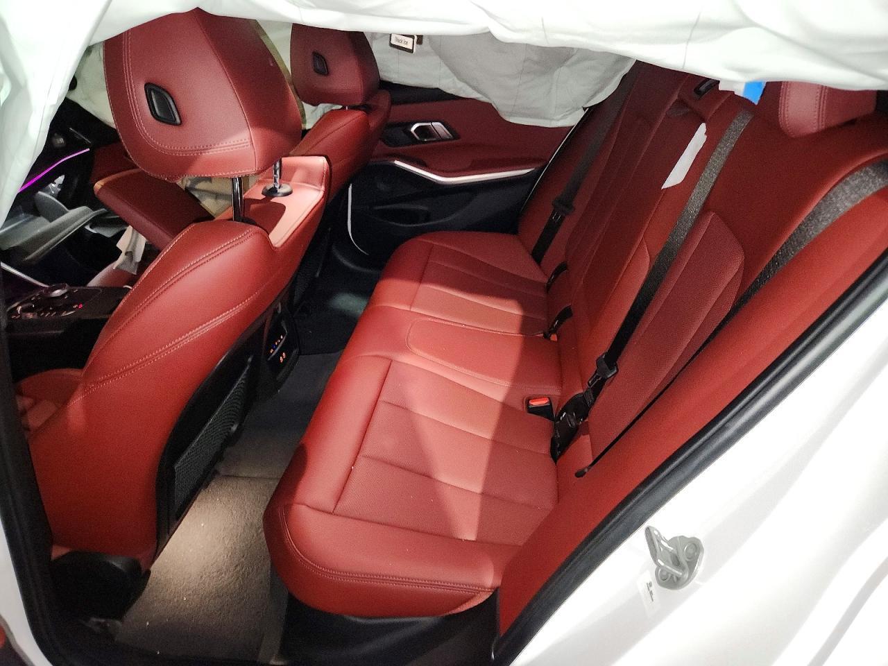 2023 BMW 330I - zdjęcie 10