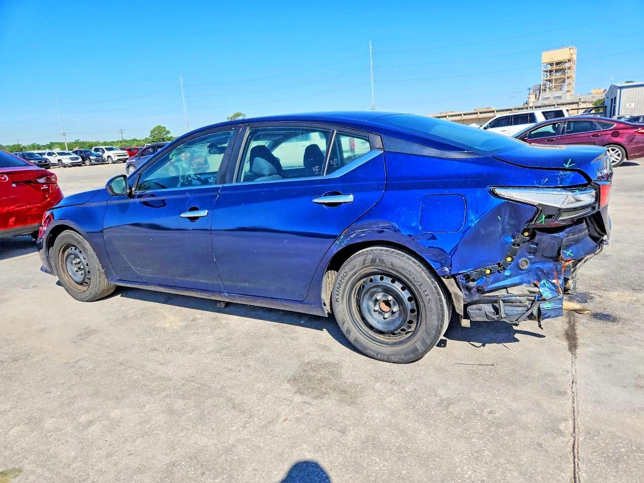 2022 Nissan Altima S - zdjęcie 2