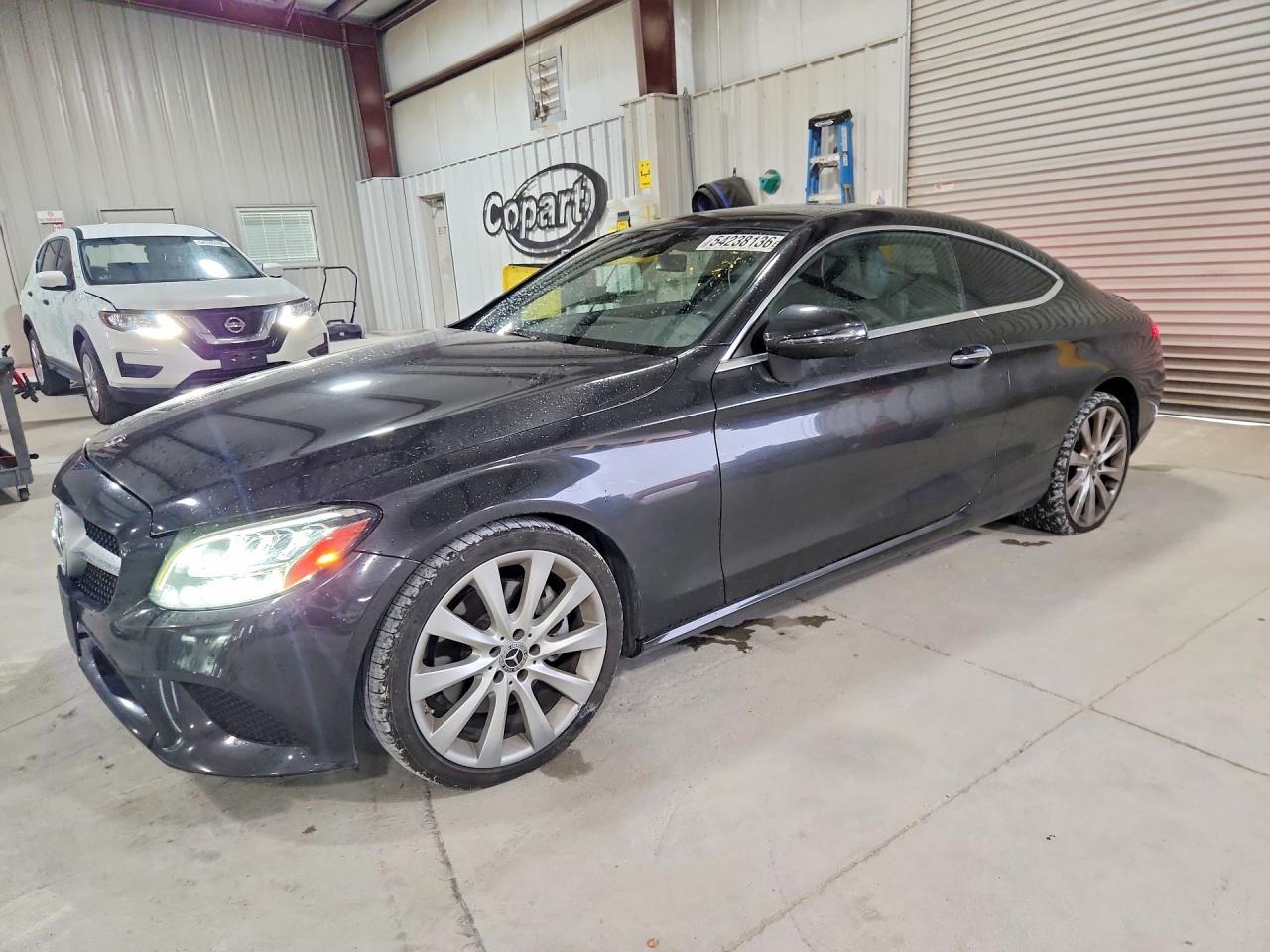 2019 Mercedes-Benz C 300 - zdjęcie główne