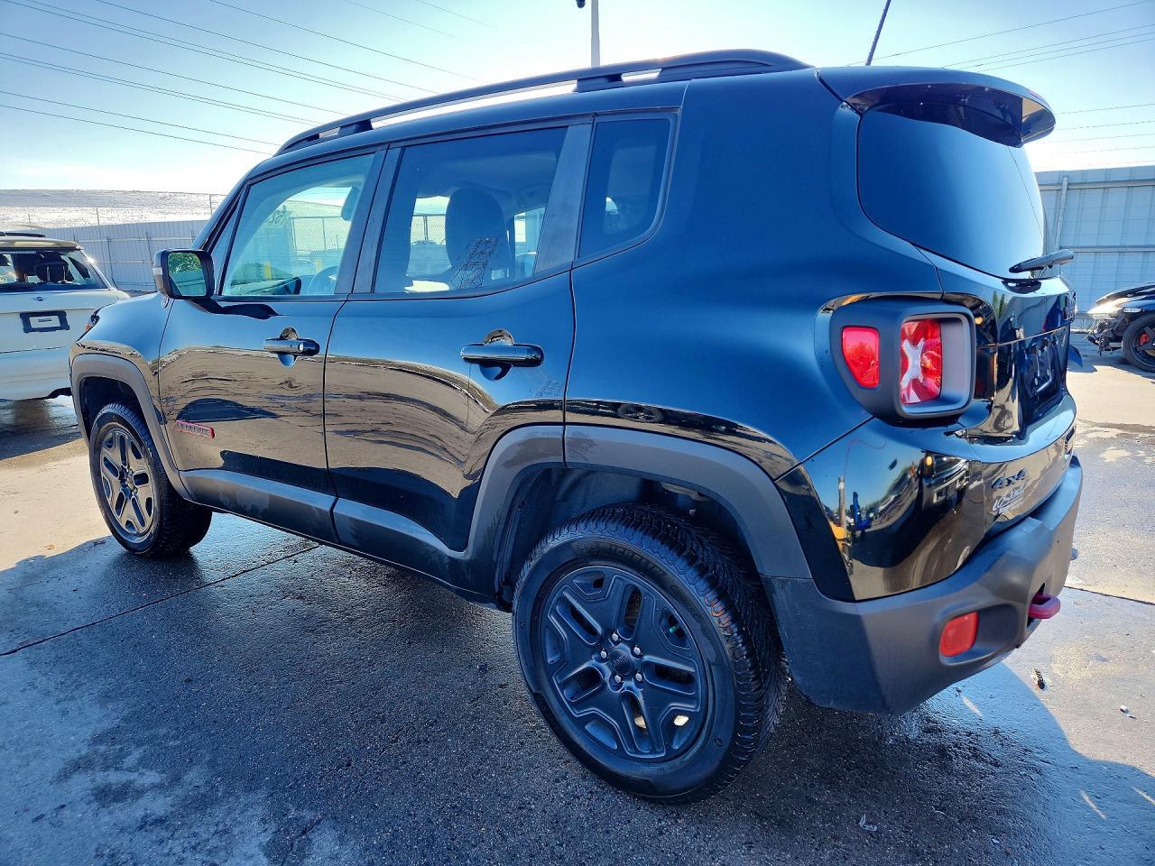 2018 Jeep Renegade Trailhawk - zdjęcie 2