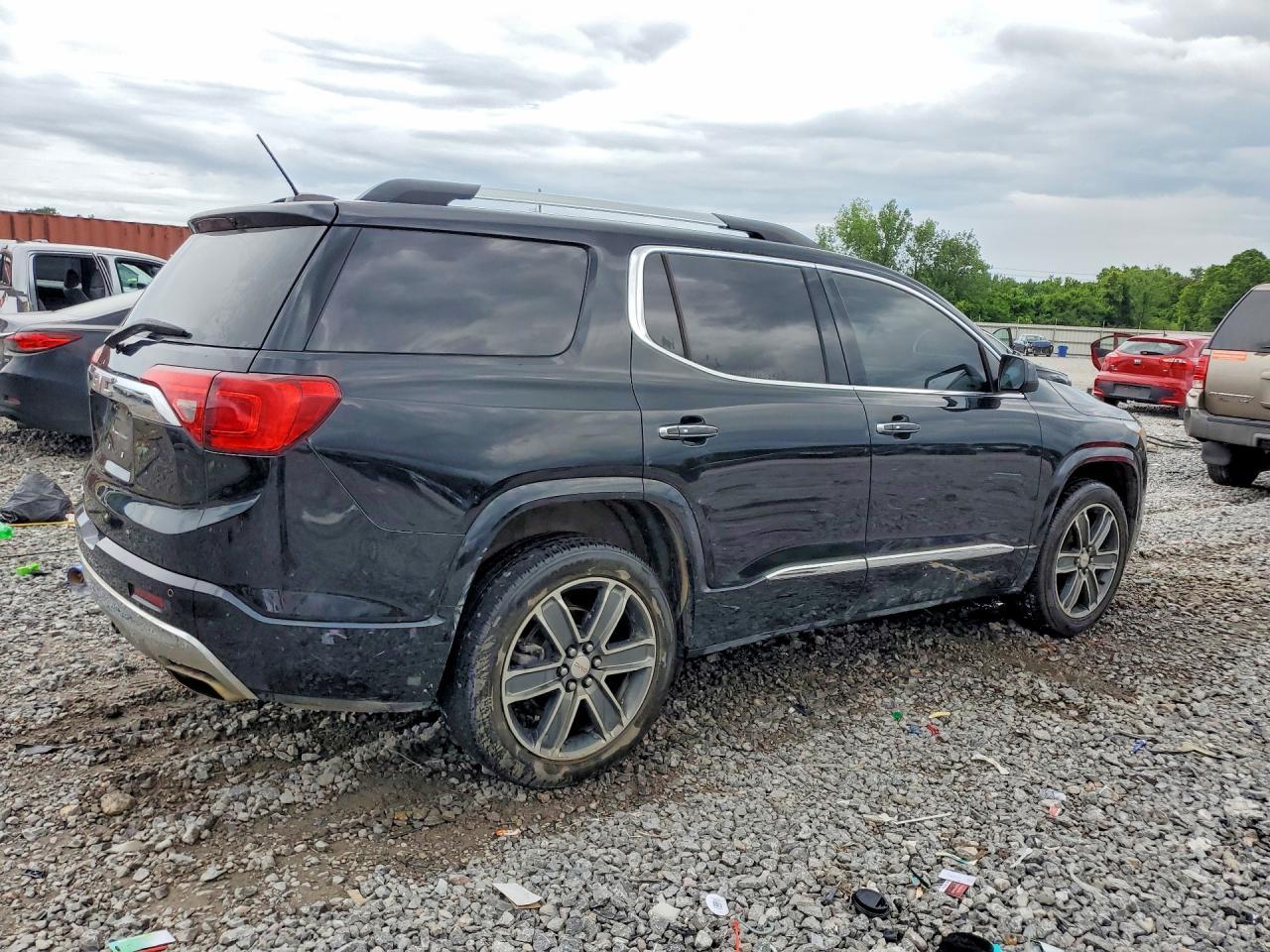 2018 GMC Acadia Denali - zdjęcie 3