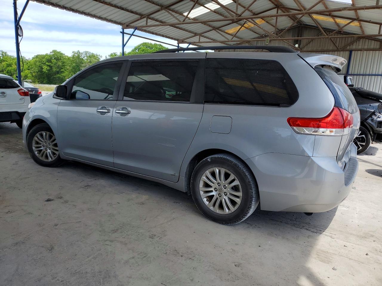 2014 Toyota Sienna Xle 8-Passenger - zdjęcie 2