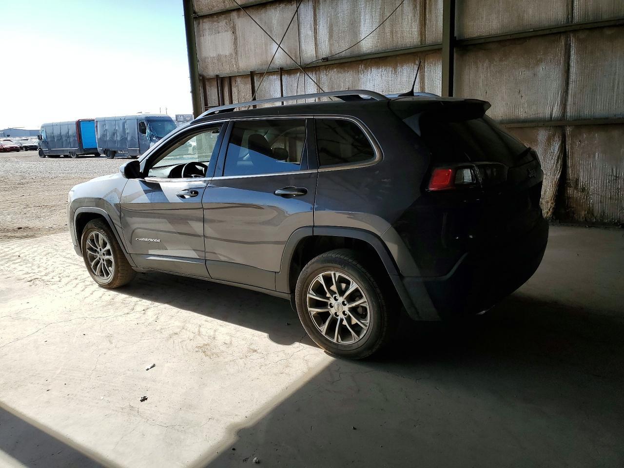 2019 Jeep Cherokee Latitude Plus - zdjęcie 2