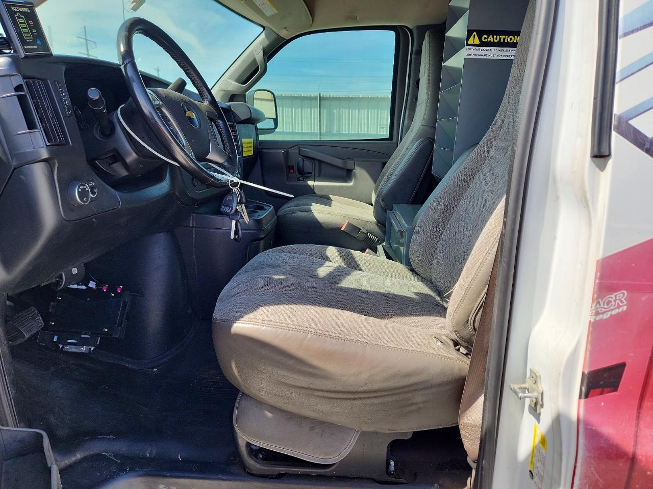2017 Chev Express G3500 - zdjęcie 7